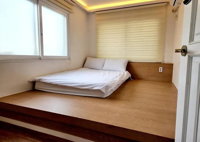Huayuanhouse Hq In Hongdae Seoel