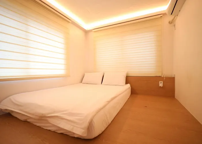 Huayuanhouse Hq In Hongdae Gasthuis Seoel