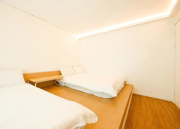 Huayuanhouse Hq In Hongdae Guest house
