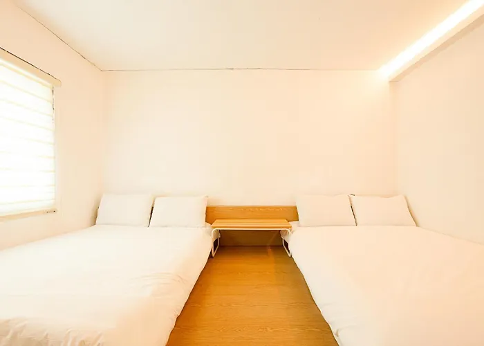 Huayuanhouse Hq In Hongdae Seoul