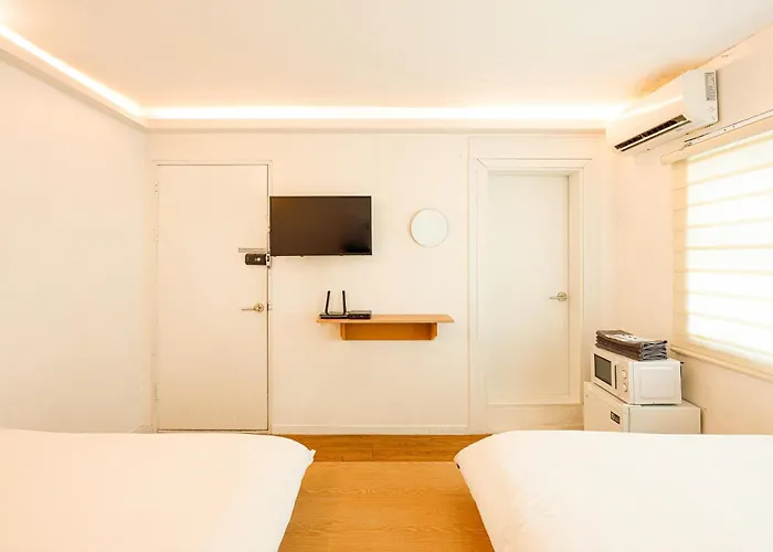 Huayuanhouse Hq In Hongdae Guest house