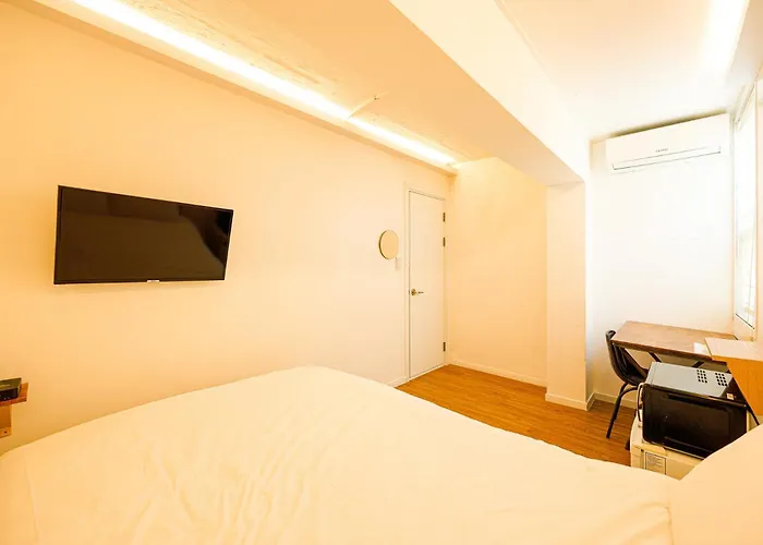 Huayuanhouse Hq In Hongdae Seul
