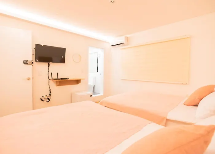Huayuanhouse Hq In Hongdae Guest house Seoul