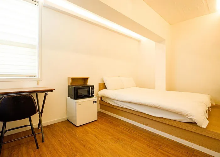 Huayuanhouse Hq In Hongdae Seul