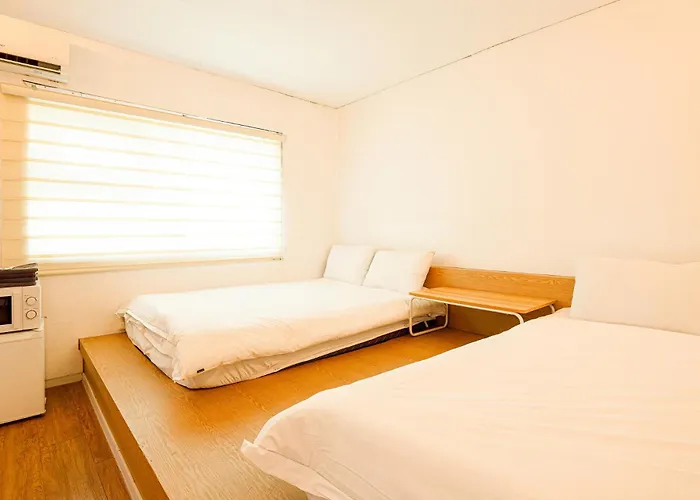 Huayuanhouse Hq In Hongdae Guest house
