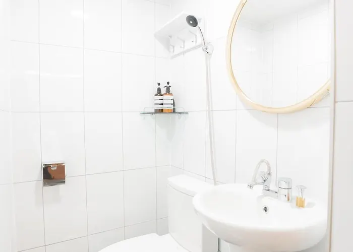 Huayuanhouse Hq In Hongdae Guest house