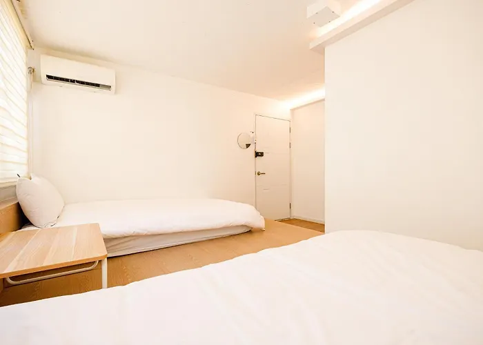 Huayuanhouse Hq In Hongdae Guest house 2*