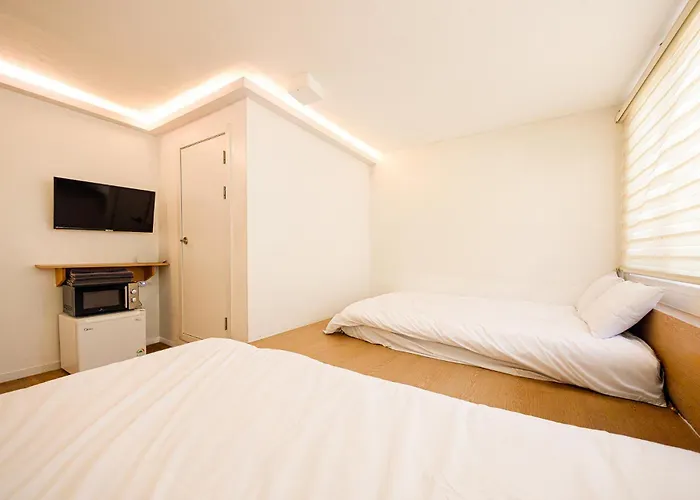 Huayuanhouse Hq In Hongdae Guest house Seoul