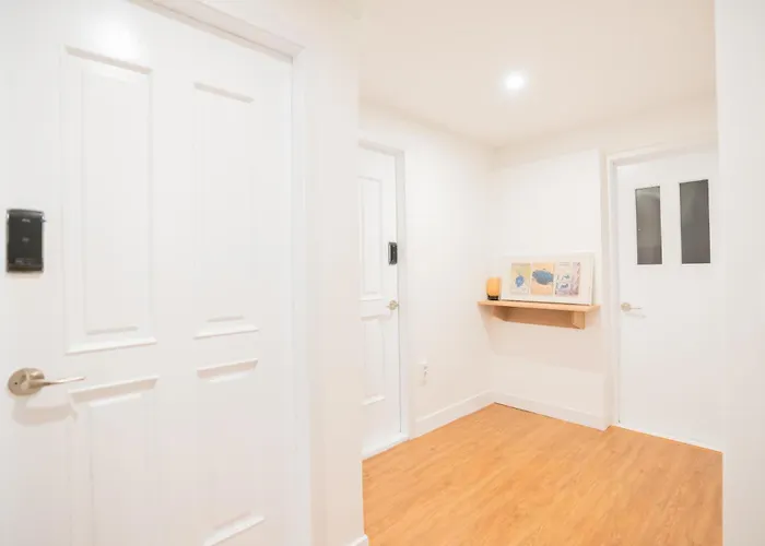 Huayuanhouse Hq In Hongdae Seul