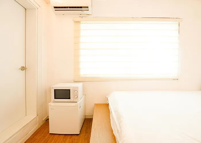 Huayuanhouse Hq In Hongdae